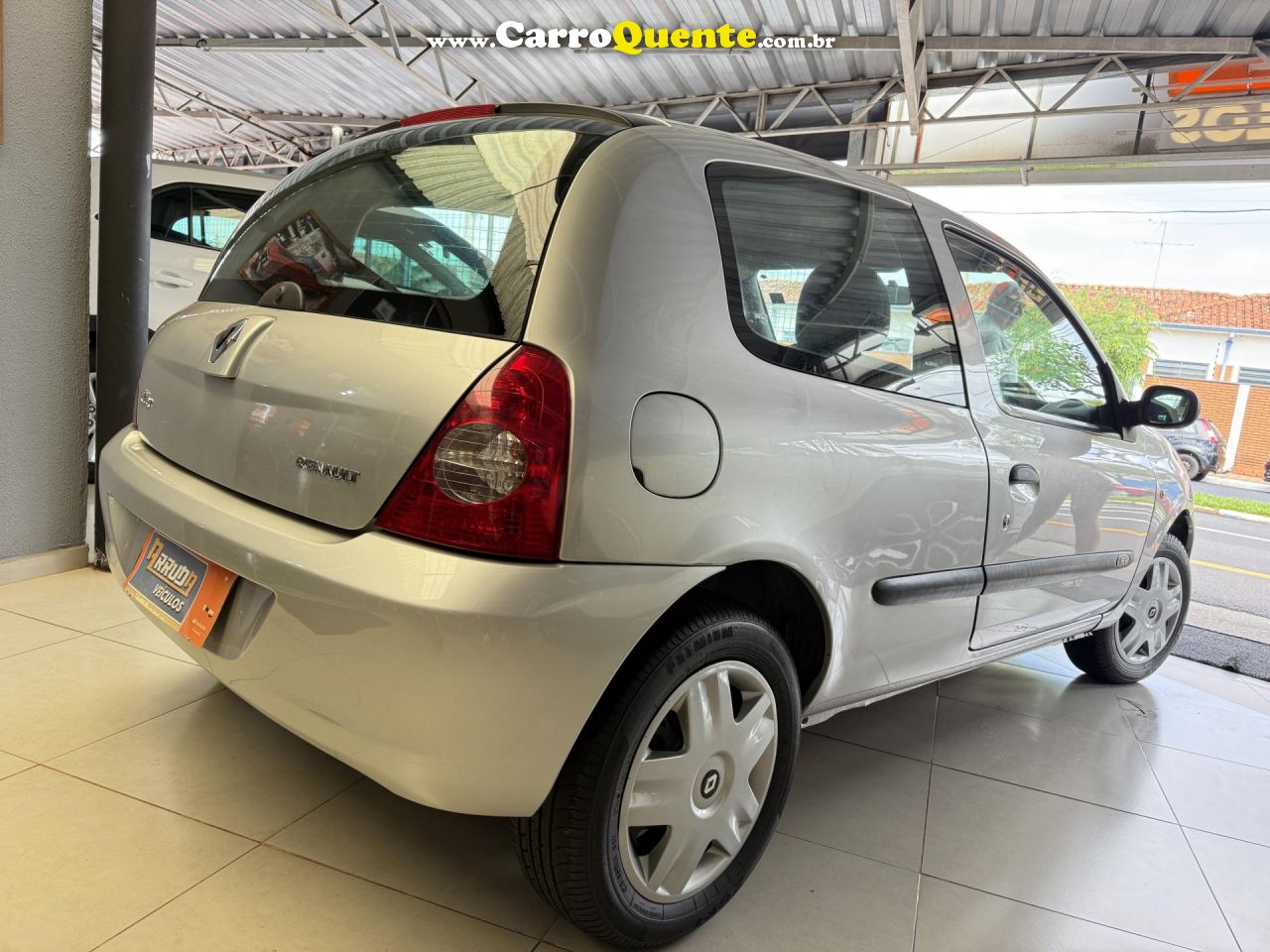 RENAULT   CLIO CAMPUS HI-FLEX 1.0 16V 3P   PRATA 2010 1.0 FLEX - Loja