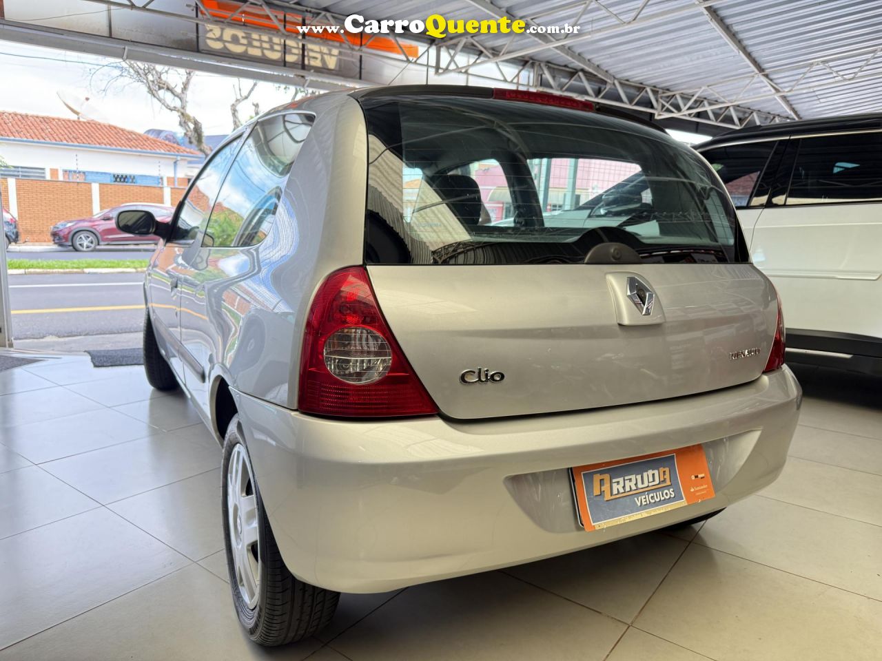RENAULT   CLIO CAMPUS HI-FLEX 1.0 16V 3P   PRATA 2010 1.0 FLEX - Loja