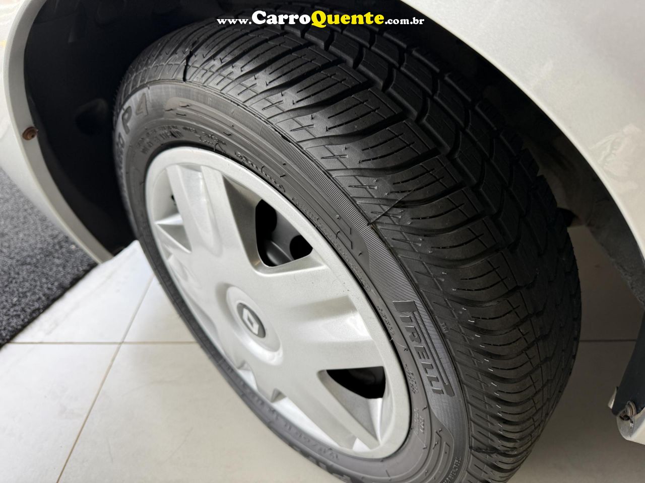 RENAULT   CLIO CAMPUS HI-FLEX 1.0 16V 3P   PRATA 2010 1.0 FLEX - Loja