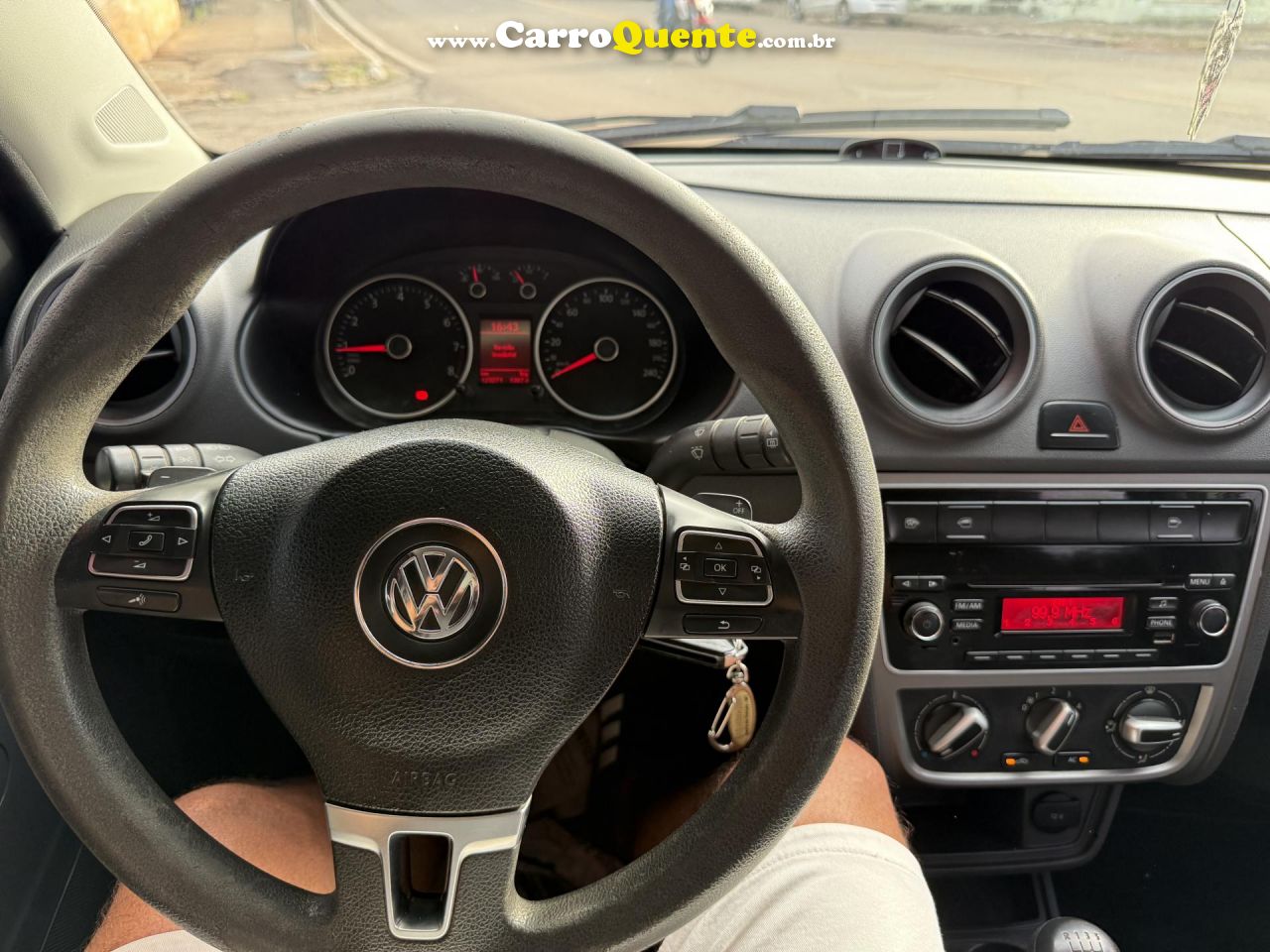 VOLKSWAGEN   VOYAGE TREND 1.6 MI TOTAL FLEX 8V 4P   PRATA 2014 1.6 FLEX - Loja
