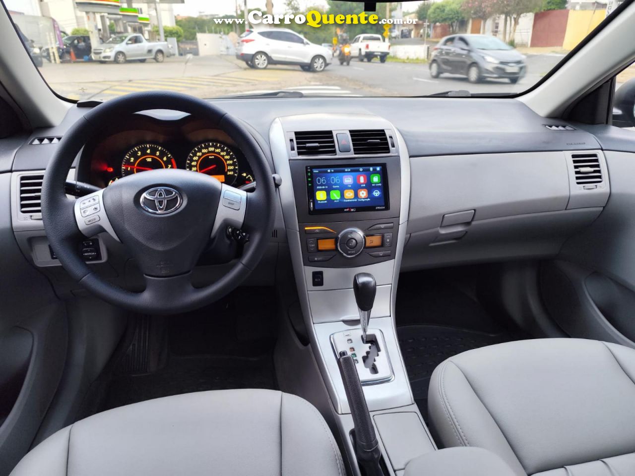 TOYOTA   COROLLA GLI 1.8 FLEX 16V  AUT.   PRETO 2013 1.8 FLEX - Loja