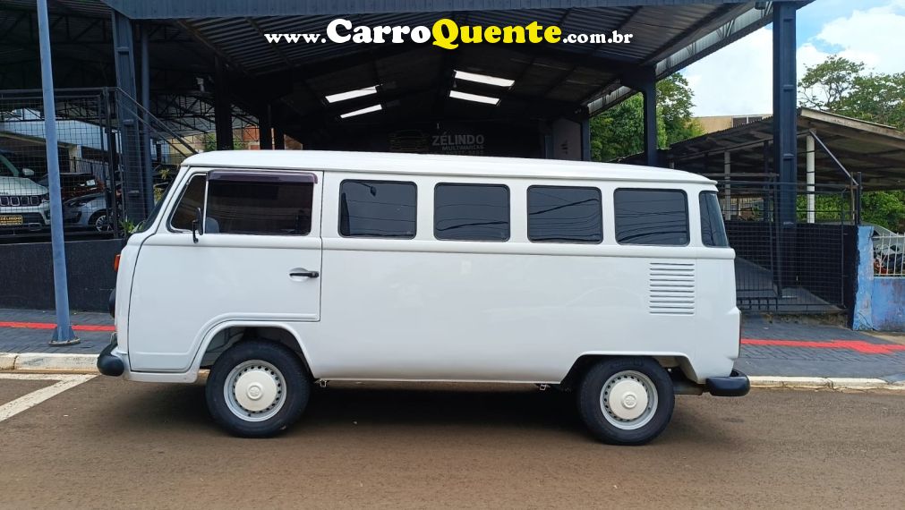 Volkswagen KOMBI 1.6 STD 8V GASOLINA 3P MANUAL - Loja