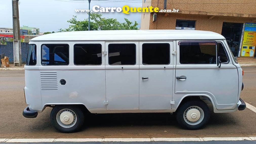Volkswagen KOMBI 1.6 STD 8V GASOLINA 3P MANUAL - Loja