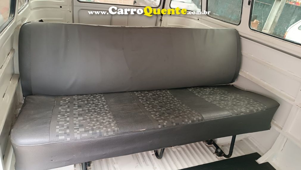 Volkswagen KOMBI 1.6 STD 8V GASOLINA 3P MANUAL - Loja