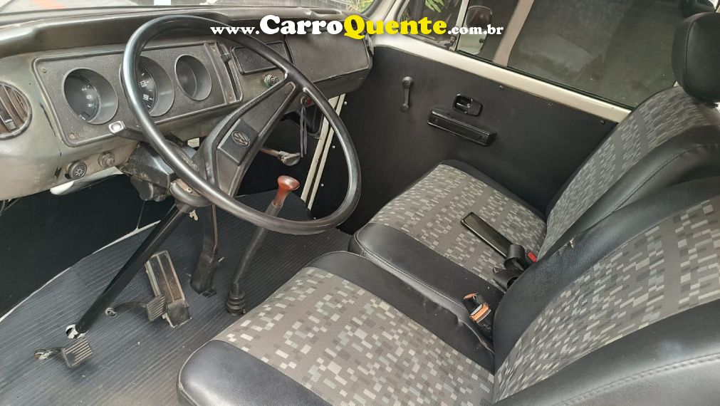 Volkswagen KOMBI 1.6 STD 8V GASOLINA 3P MANUAL - Loja