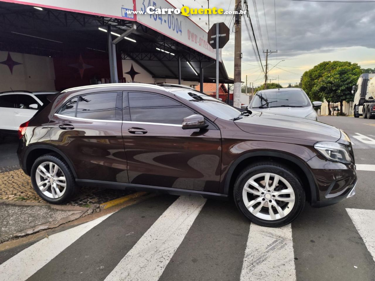 MERCEDES-BENZ   GLA 200 ADVANCE 1.61.6 TB 16V FLEX AUT.   MARROM 2015 1.6 FLEX - Loja