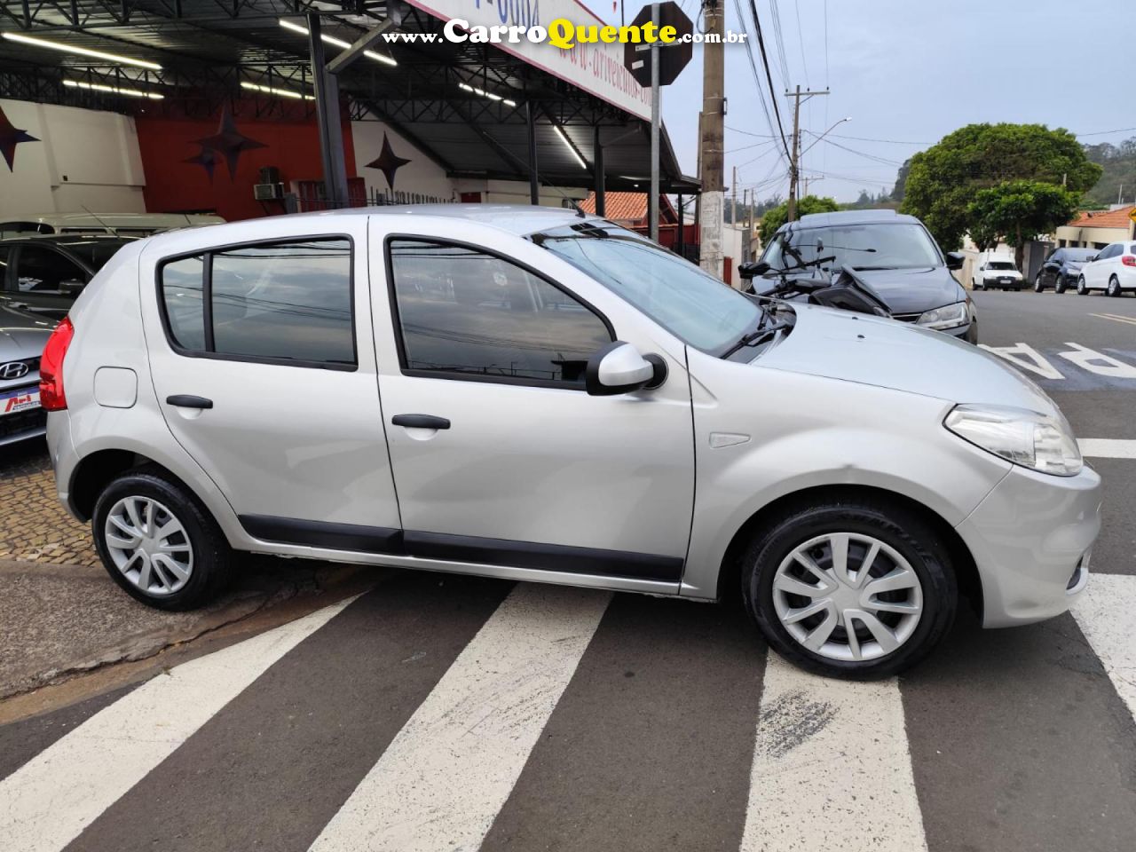 RENAULT   SANDERO EXPRESSION HI-FLEX 1.6 8V 5P   PRATA 2013 1.6 GASOLINA - Loja