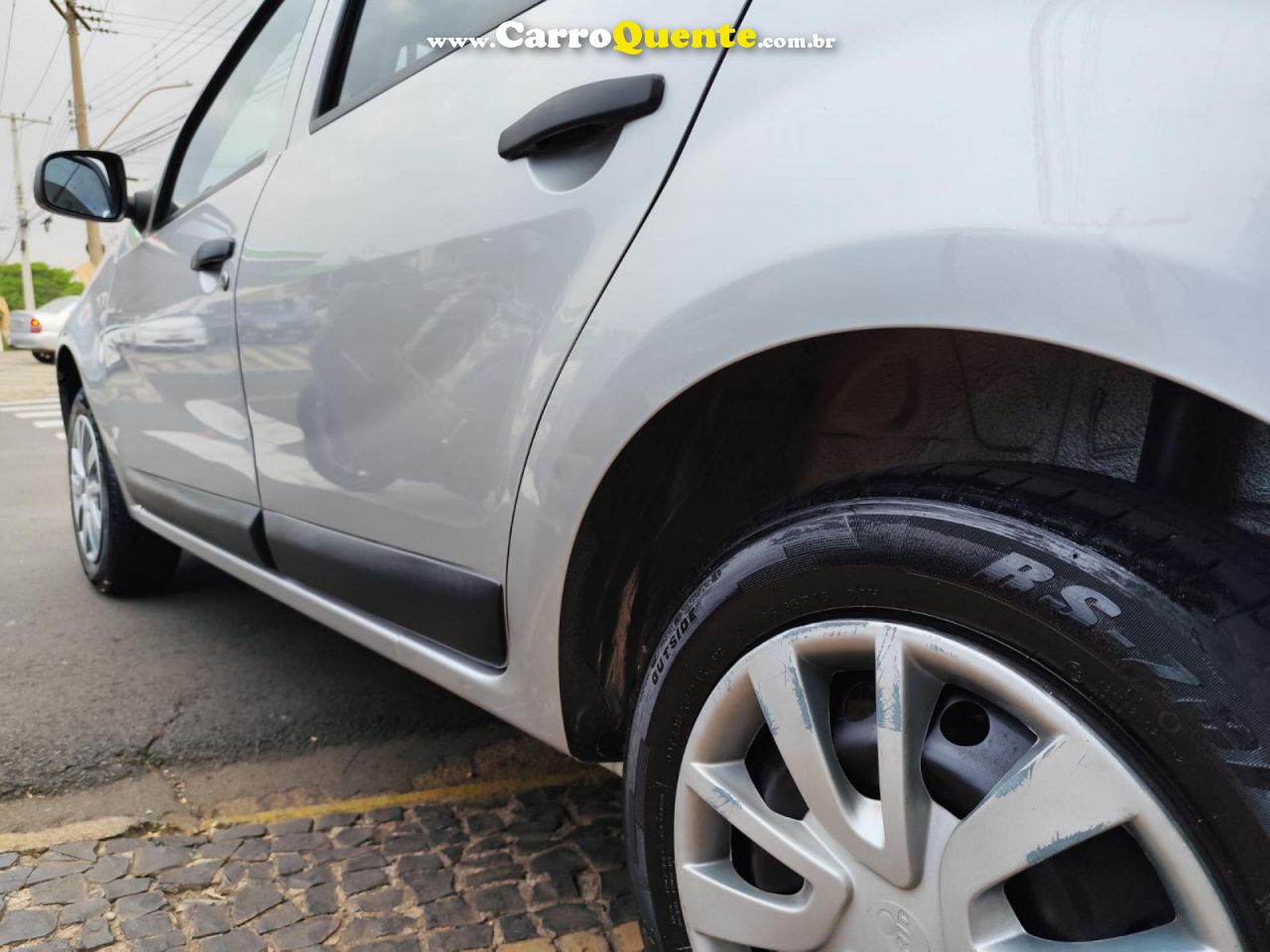 RENAULT   SANDERO EXPRESSION HI-FLEX 1.6 8V 5P   PRATA 2013 1.6 GASOLINA - Loja