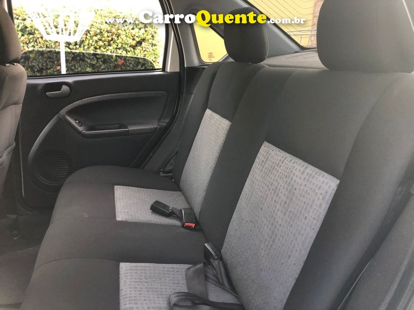 Ford FIESTA 1.6 ROCAM SEDAN 8V FLEX 4P MANUAL - Loja