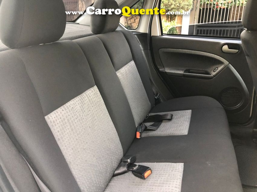 Ford FIESTA 1.6 ROCAM SEDAN 8V FLEX 4P MANUAL - Loja