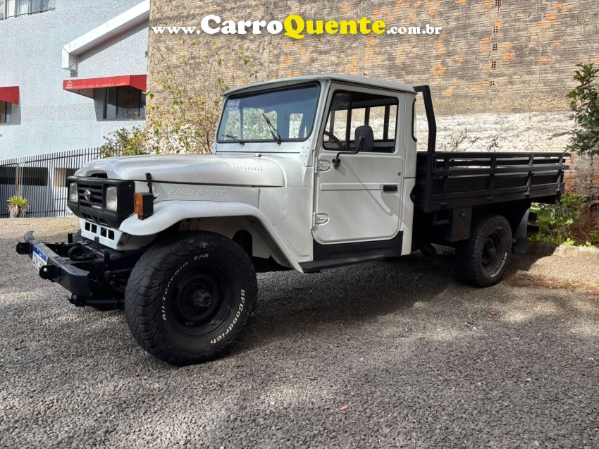 Toyota BANDEIRANTE 3.7 BJ55LP-B 4X4 CS DIESEL 2P MANUAL - Loja
