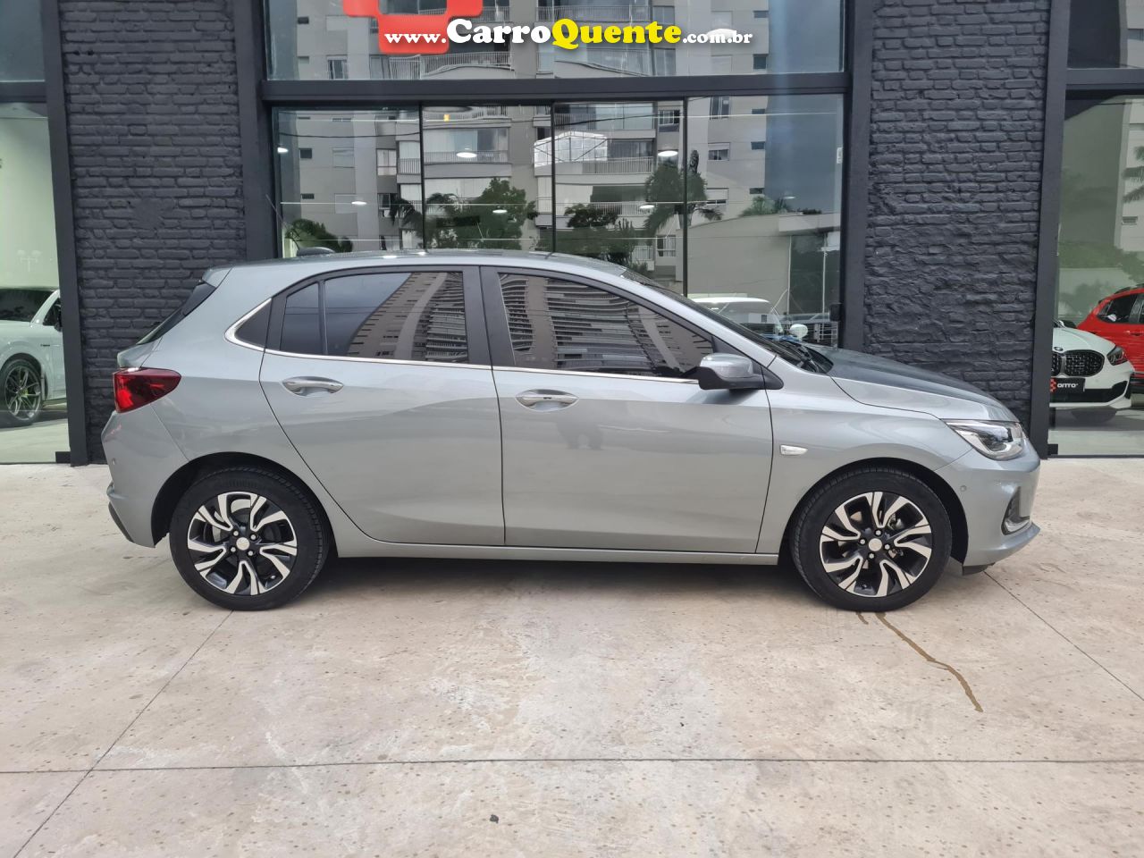 CHEVROLET   ONIX HATCH PREM. 1.0 12V TB FLEX 5P AUT.   PRATA 2024 1.0 FLEX - Loja