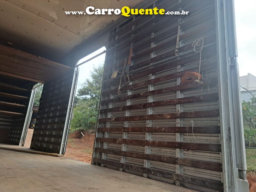 Volkswagen 24-280 CRM 6X2 24-280 E Constel. 6x2 Baú - Loja