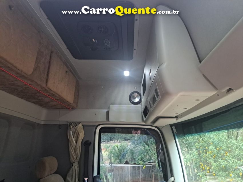 Volkswagen 24-280 CRM 6X2 24-280 E Constel. 6x2 Baú - Loja