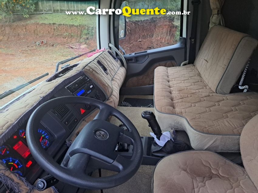 Volkswagen 24-280 CRM 6X2 24-280 E Constel. 6x2 Baú - Loja