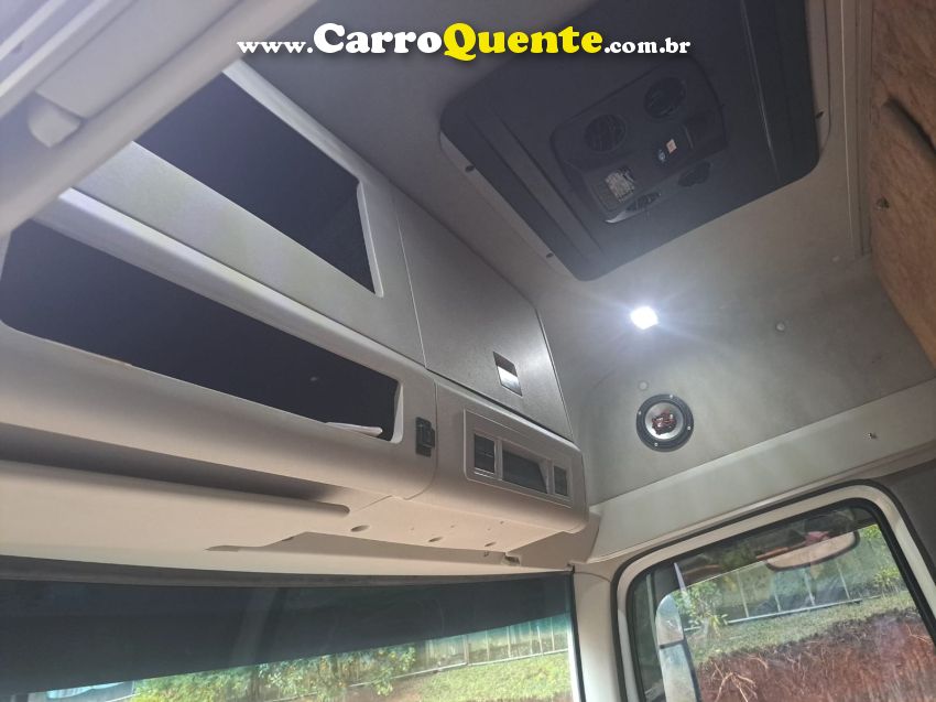 Volkswagen 24-280 CRM 6X2 24-280 E Constel. 6x2 Baú - Loja