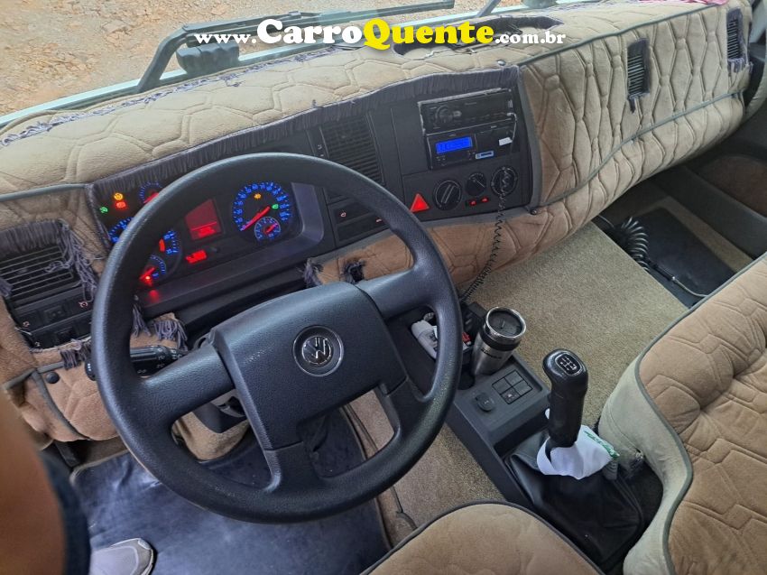 Volkswagen 24-280 CRM 6X2 24-280 E Constel. 6x2 Baú - Loja