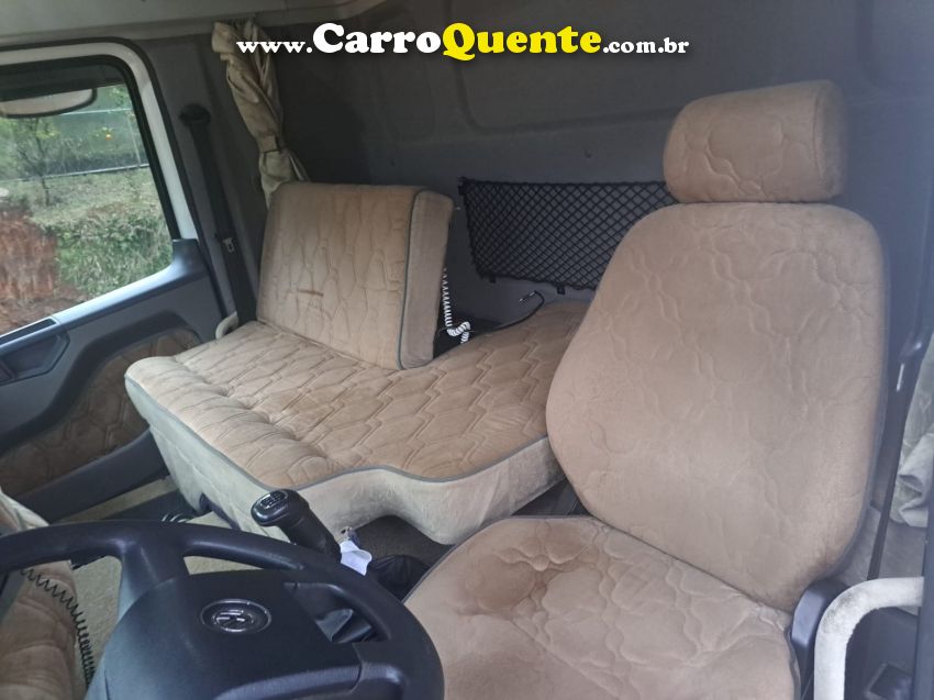 Volkswagen 24-280 CRM 6X2 24-280 E Constel. 6x2 Baú - Loja