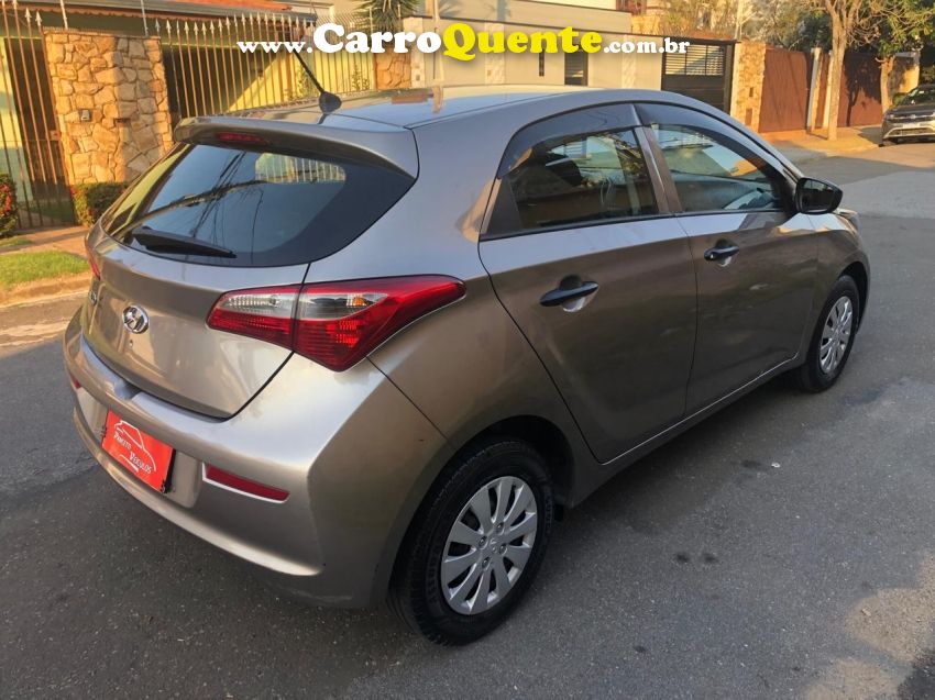 Hyundai HB20 1.0 COMFORT PLUS 12V FLEX 4P MANUAL - Loja
