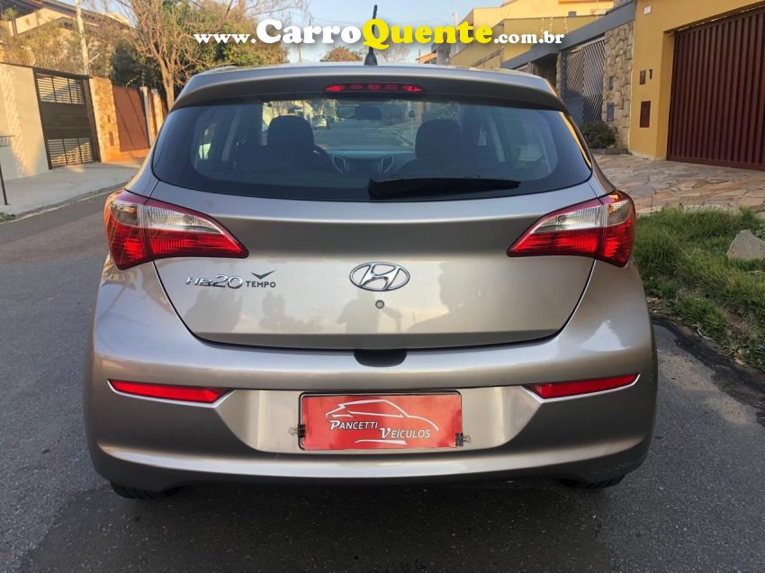Hyundai HB20 1.0 COMFORT PLUS 12V FLEX 4P MANUAL - Loja