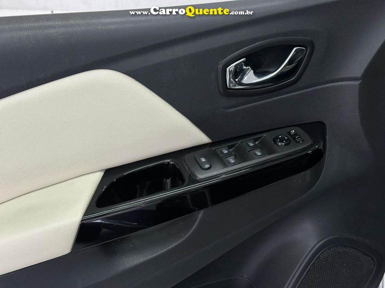 RENAULT   CAPTUR INTENSE 1.6 16V FLEX 5P AUT.   PRATA 2021 1.6 FLEX - Loja