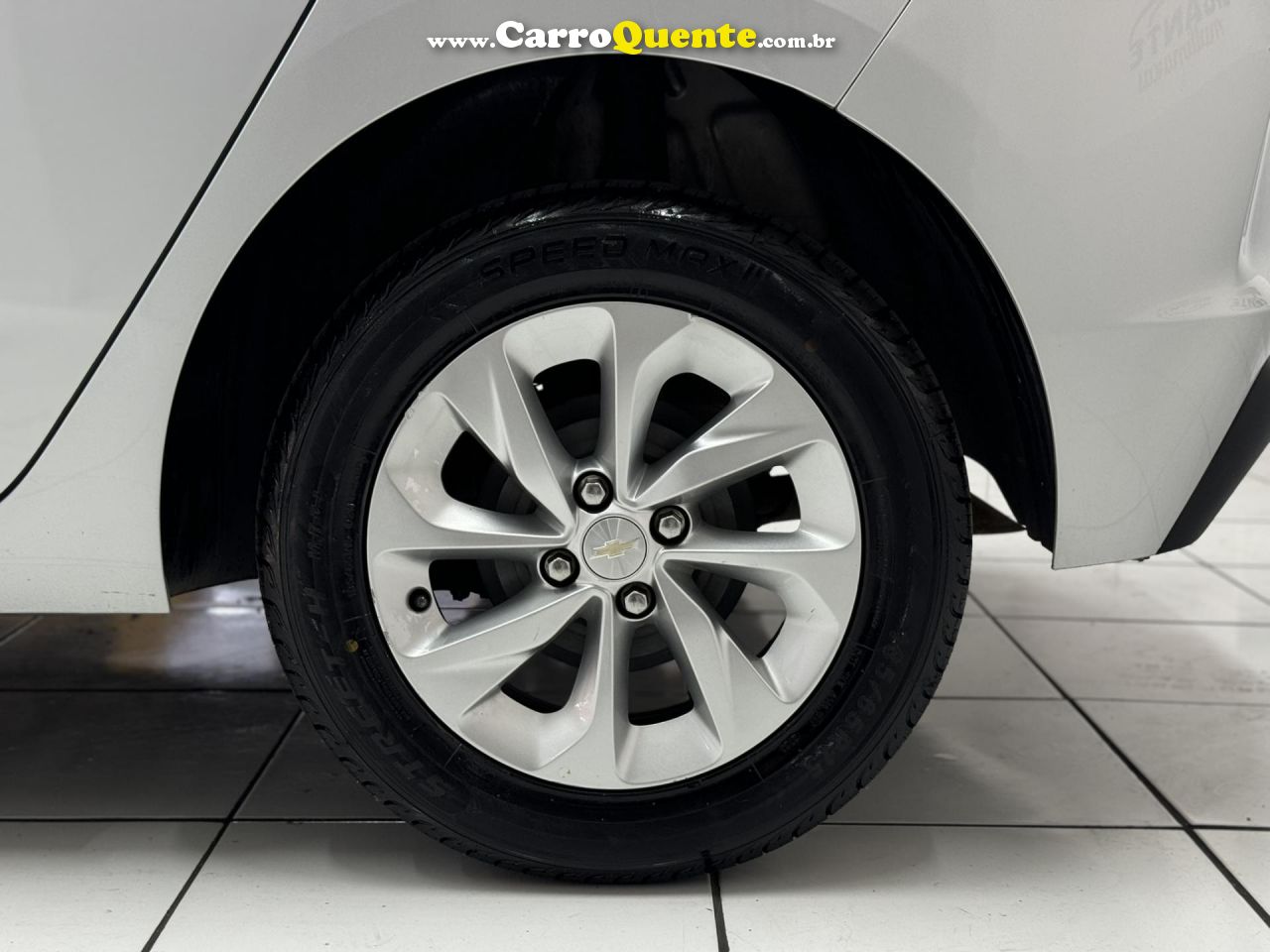 CHEVROLET   ONIX HATCH 1.0 12V FLEX 5P MEC.   PRATA 2023 1.0 FLEX - Loja