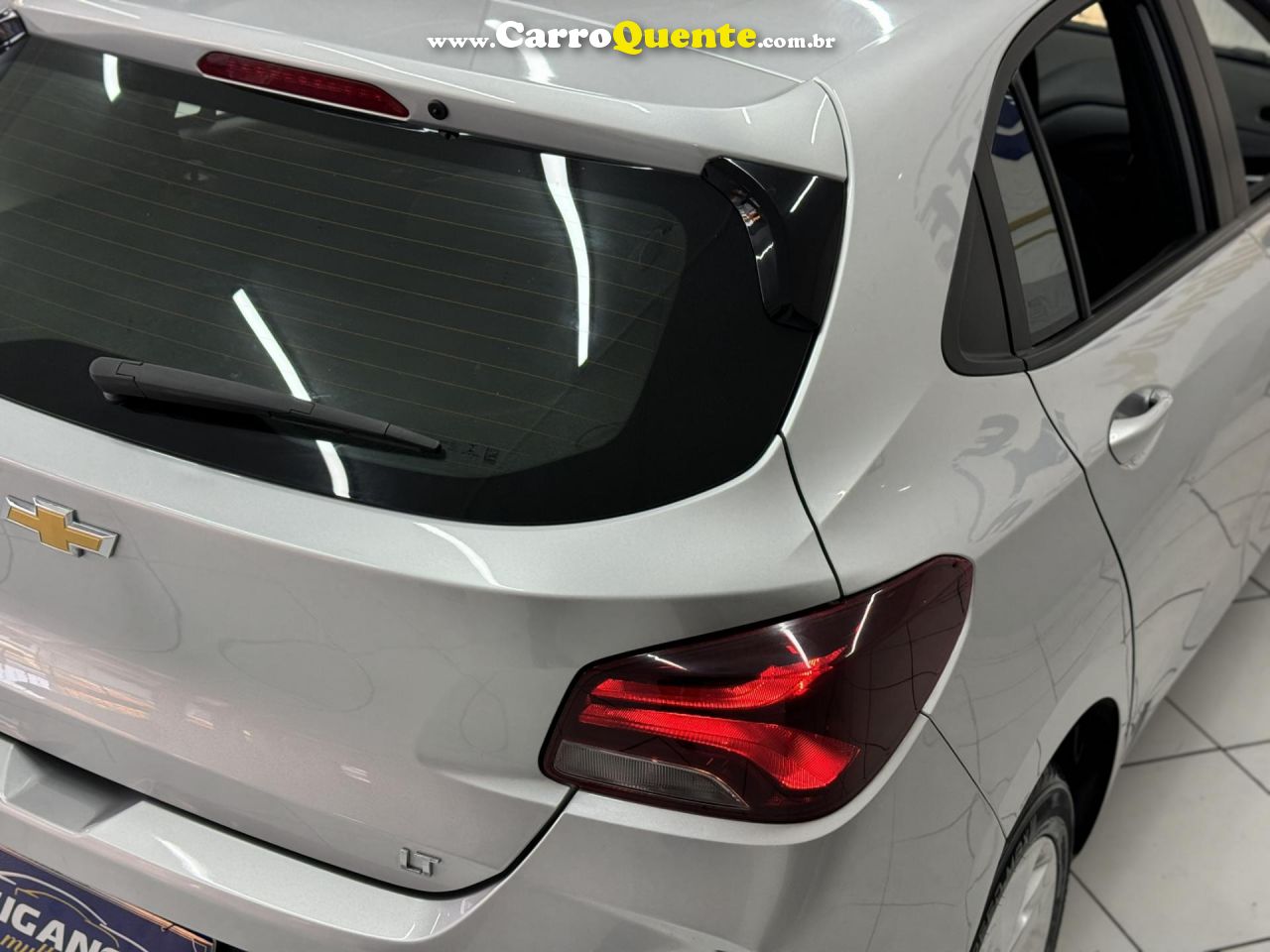 CHEVROLET   ONIX HATCH 1.0 12V FLEX 5P MEC.   PRATA 2023 1.0 FLEX - Loja