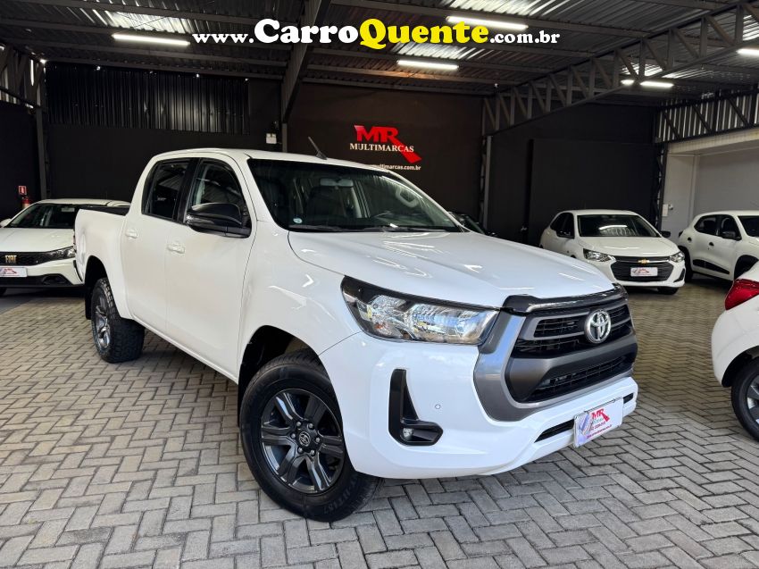 Toyota HILUX 2.8 D-4D TURBO DIESEL CD SRV 4X4 AUTOMÁTICO - Loja