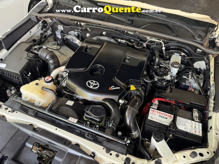 Toyota HILUX 2.8 D-4D TURBO DIESEL CD SRV 4X4 AUTOMÁTICO - Loja