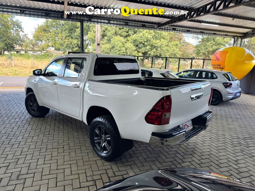 Toyota HILUX 2.8 D-4D TURBO DIESEL CD SRV 4X4 AUTOMÁTICO - Loja