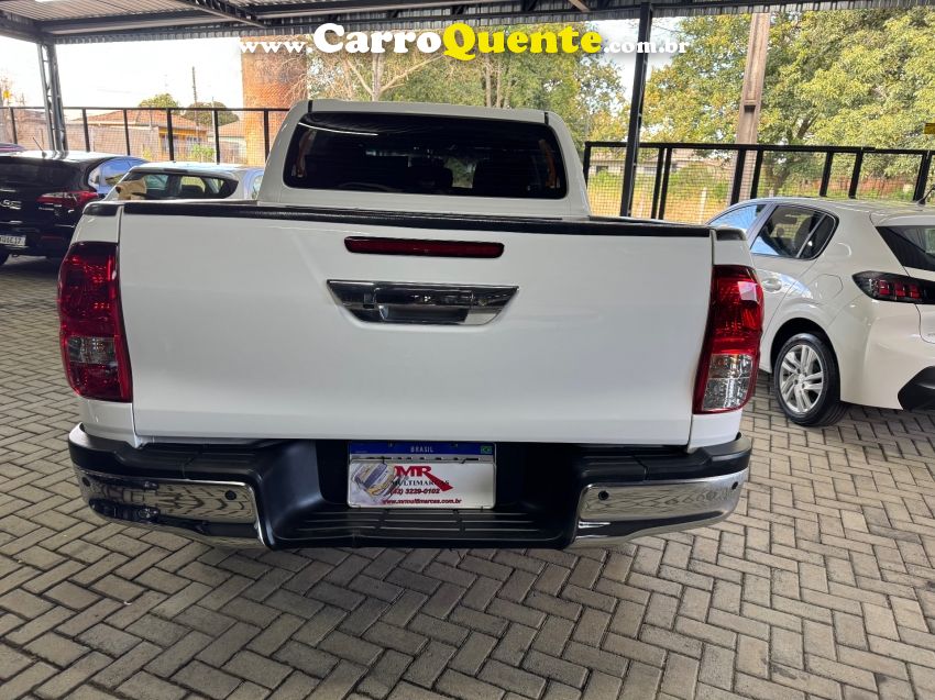 Toyota HILUX 2.8 D-4D TURBO DIESEL CD SRV 4X4 AUTOMÁTICO - Loja