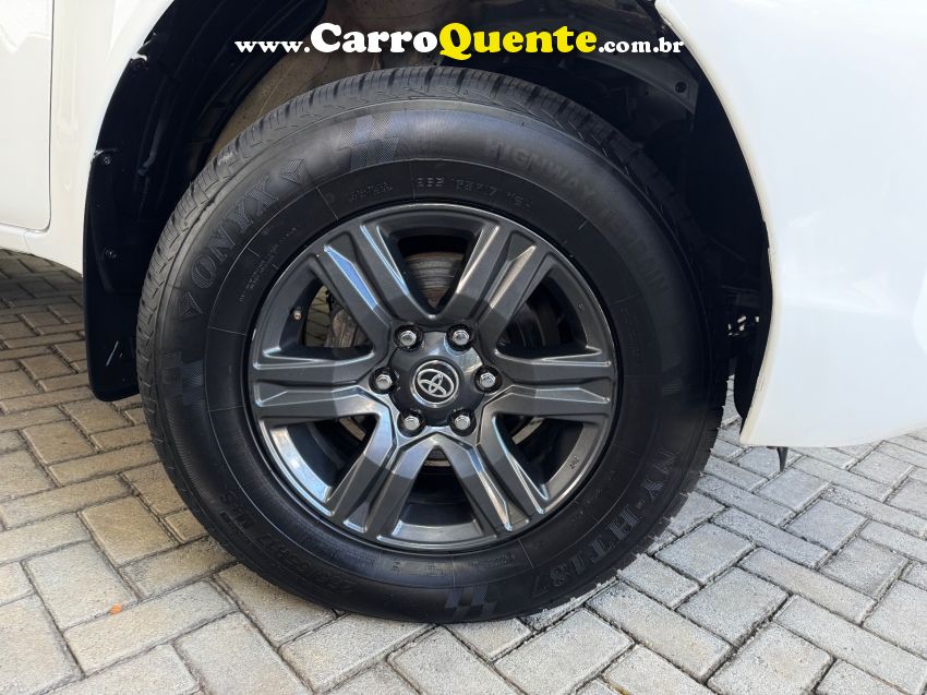 Toyota HILUX 2.8 D-4D TURBO DIESEL CD SRV 4X4 AUTOMÁTICO - Loja