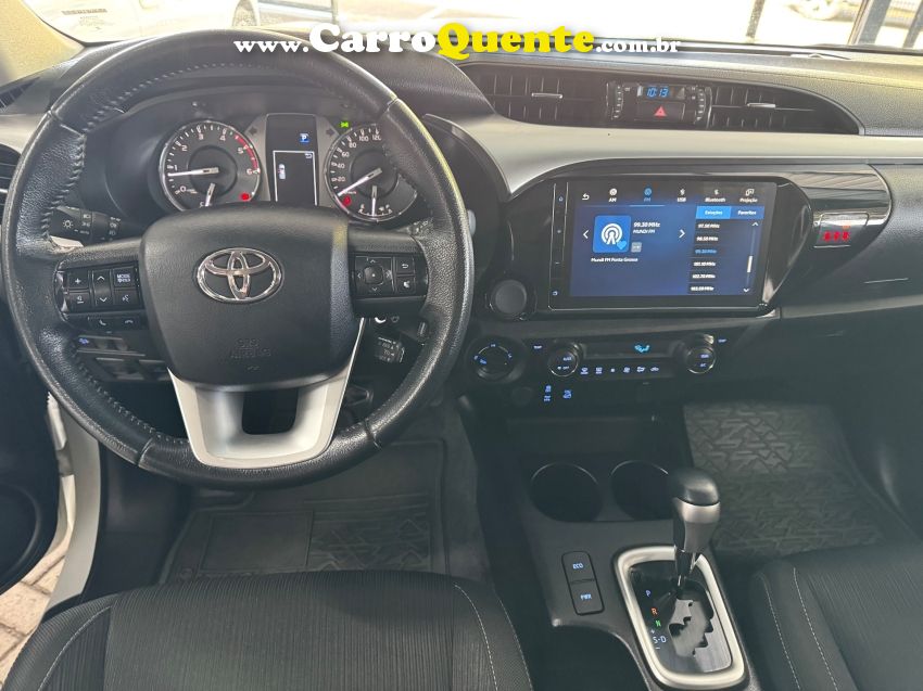 Toyota HILUX 2.8 D-4D TURBO DIESEL CD SRV 4X4 AUTOMÁTICO - Loja