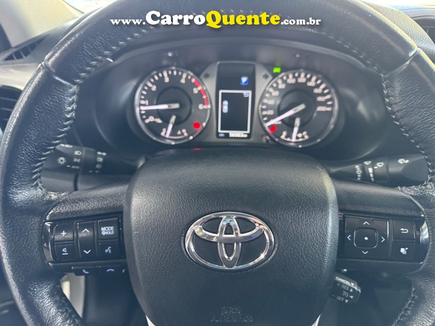 Toyota HILUX 2.8 D-4D TURBO DIESEL CD SRV 4X4 AUTOMÁTICO - Loja