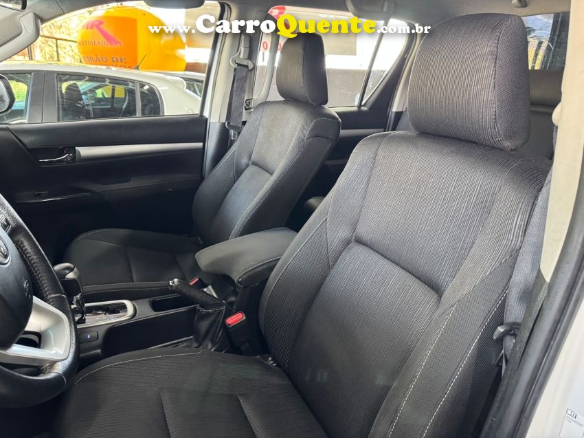 Toyota HILUX 2.8 D-4D TURBO DIESEL CD SRV 4X4 AUTOMÁTICO - Loja