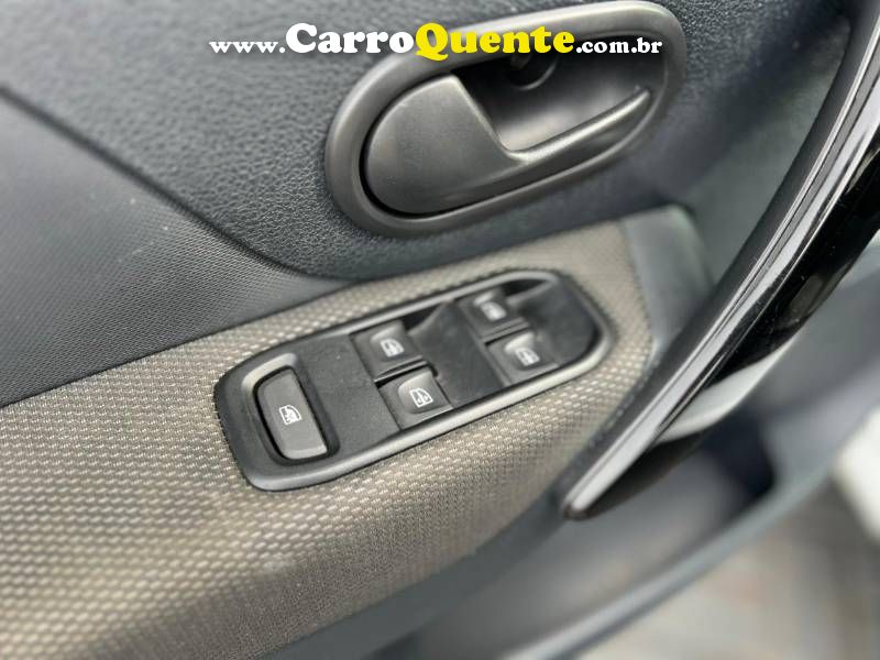 LOGAN Zen Flex 1.0 12V 4p Mec. 2023/2023 Renault - Loja