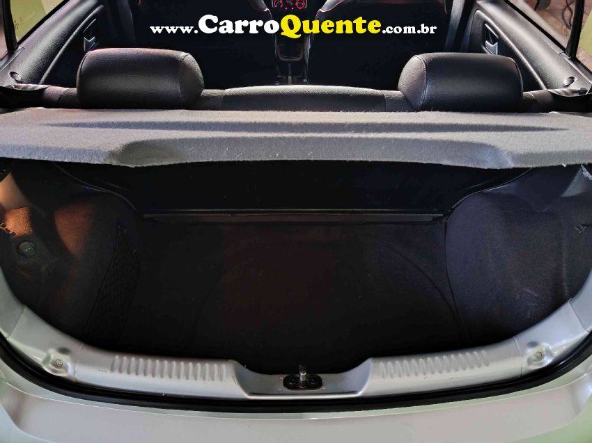 Volkswagen FOX 1.6 MI ROCK IN RIO 8V FLEX 4P MANUAL - Loja