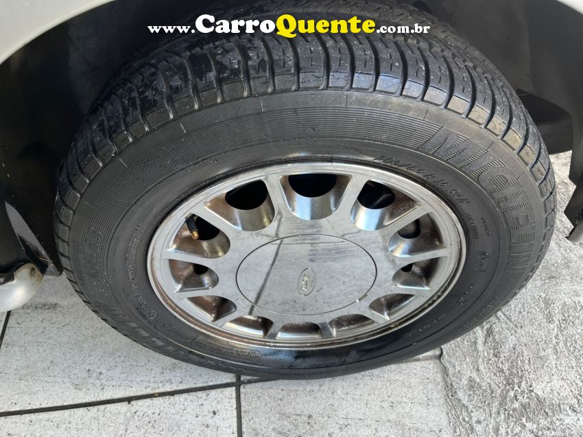 Ford TAURUS 3.0 LX V6 24V GASOLINA 4P AUTOMÁTICO - Loja