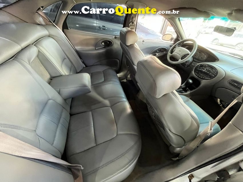 Ford TAURUS 3.0 LX V6 24V GASOLINA 4P AUTOMÁTICO - Loja