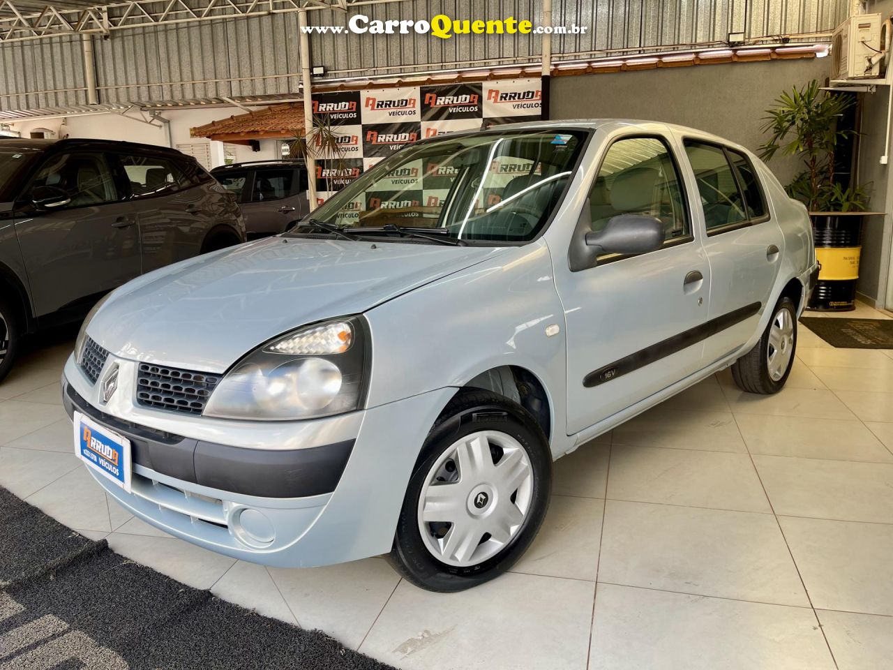 RENAULT   CLIO SED.RLAUTH.1.01.0 HI-POWER 16V 4P   PRATA 2004 1.0 GASOLINA - Loja