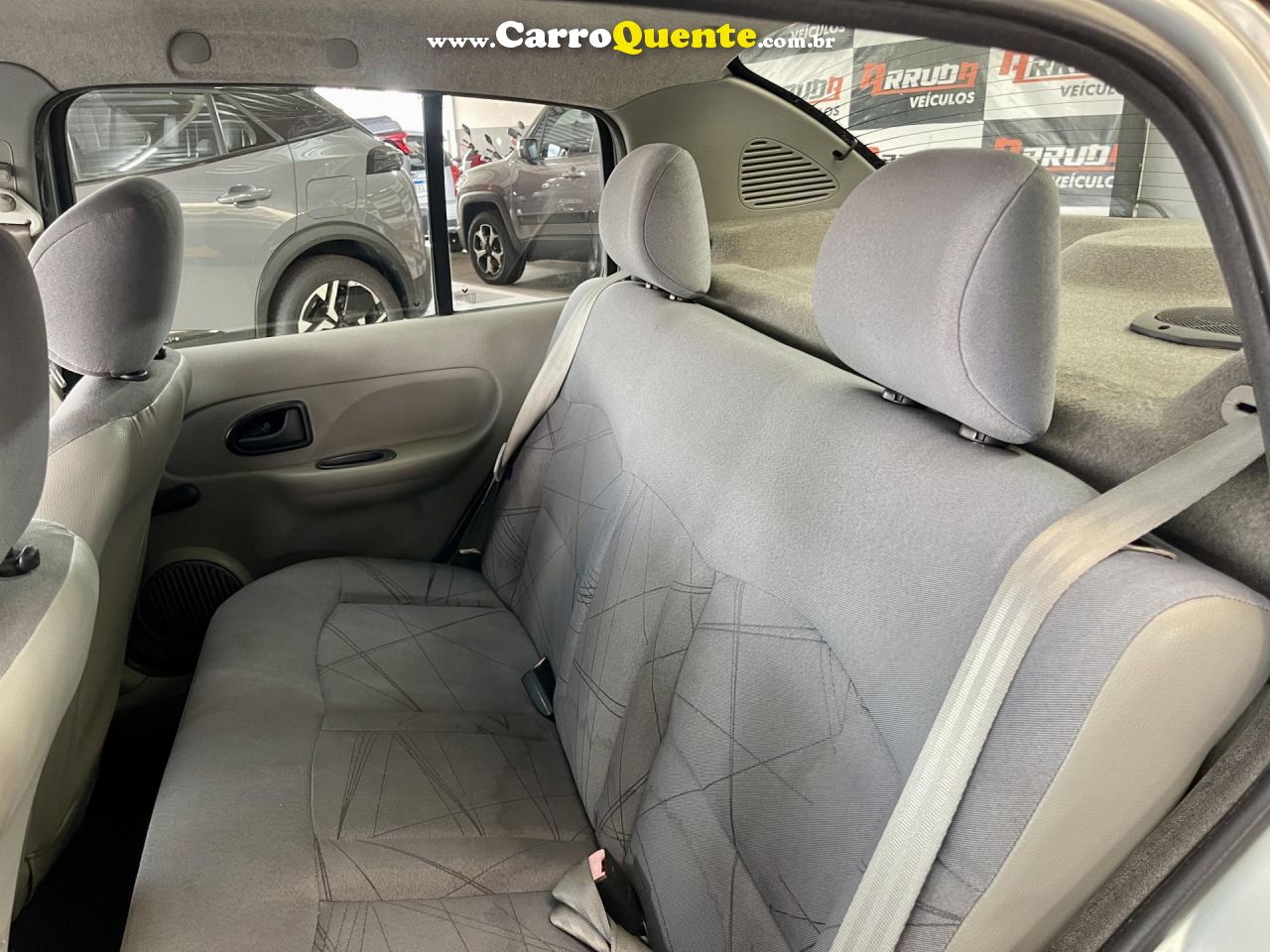 RENAULT   CLIO SED.RLAUTH.1.01.0 HI-POWER 16V 4P   PRATA 2004 1.0 GASOLINA - Loja