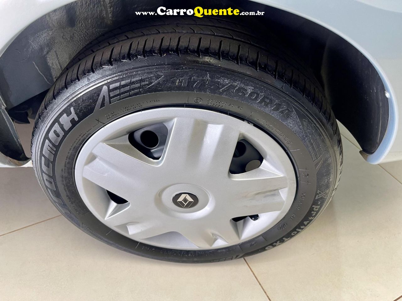 RENAULT   CLIO SED.RLAUTH.1.01.0 HI-POWER 16V 4P   PRATA 2004 1.0 GASOLINA - Loja