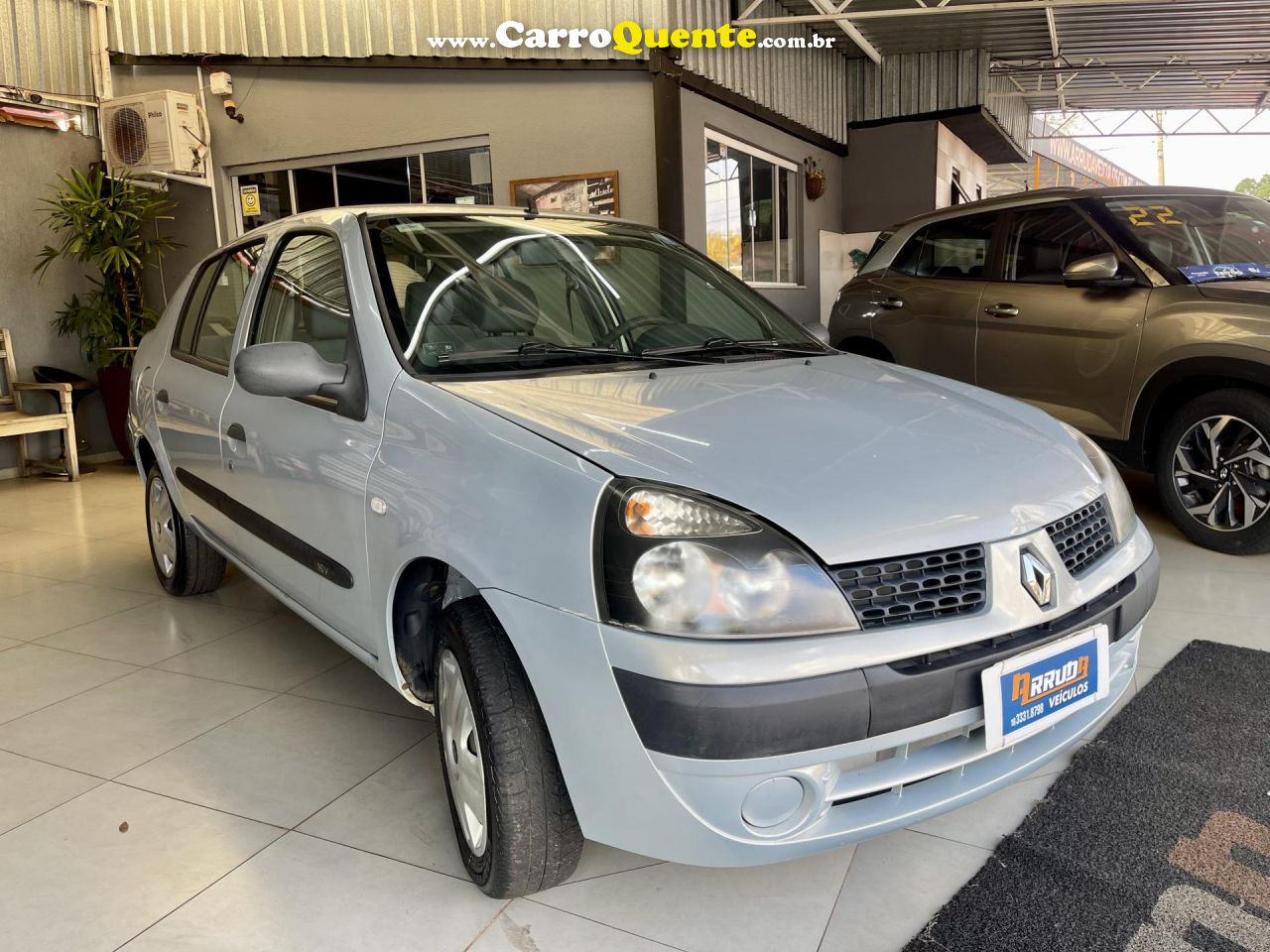 RENAULT   CLIO SED.RLAUTH.1.01.0 HI-POWER 16V 4P   PRATA 2004 1.0 GASOLINA - Loja