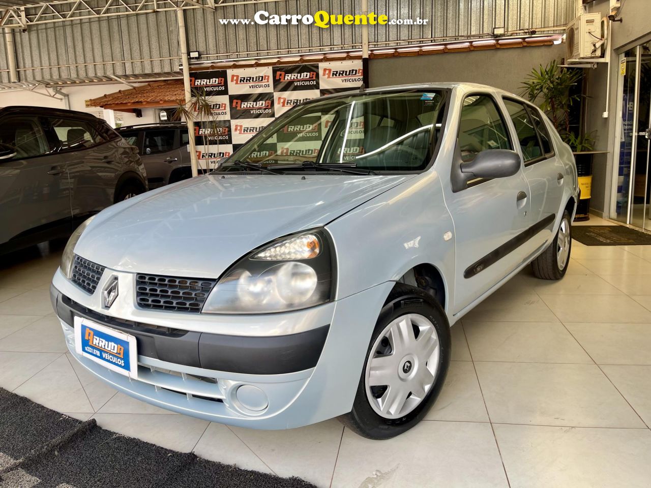 RENAULT   CLIO SED.RLAUTH.1.01.0 HI-POWER 16V 4P   PRATA 2004 1.0 GASOLINA - Loja