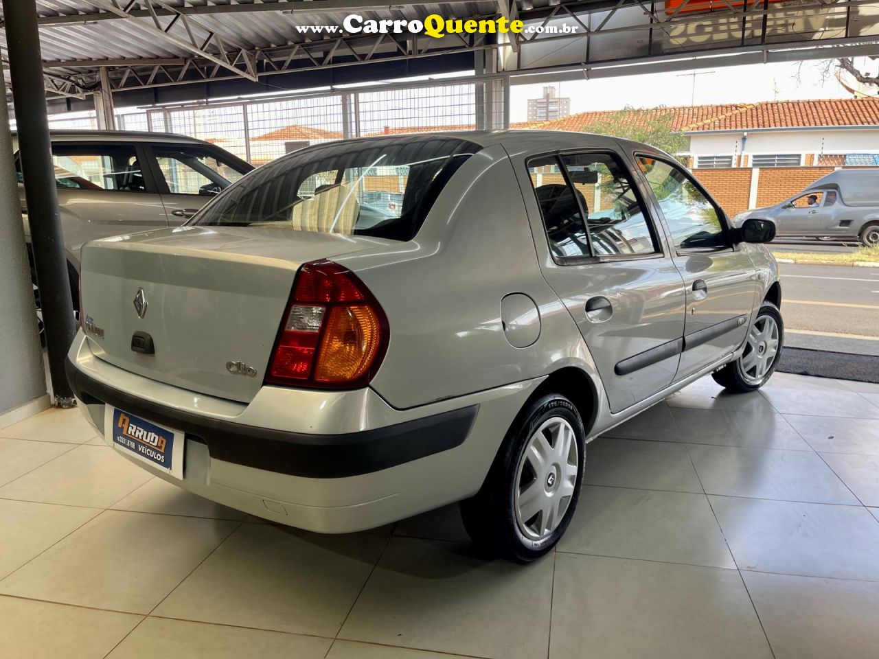 RENAULT   CLIO SED.RLAUTH.1.01.0 HI-POWER 16V 4P   PRATA 2004 1.0 GASOLINA - Loja