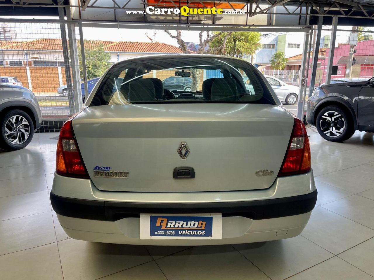RENAULT   CLIO SED.RLAUTH.1.01.0 HI-POWER 16V 4P   PRATA 2004 1.0 GASOLINA - Loja