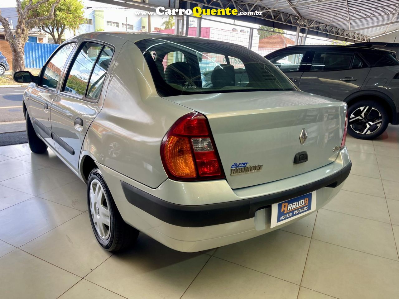RENAULT   CLIO SED.RLAUTH.1.01.0 HI-POWER 16V 4P   PRATA 2004 1.0 GASOLINA - Loja