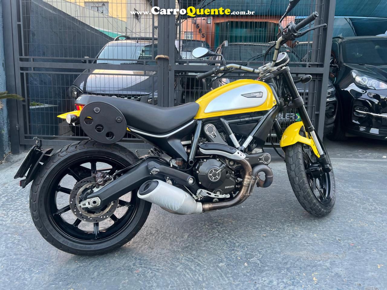 DUCATI   SCRAMBLER ICON 800CC   AMARELO 2016 800cc GASOLINA - Loja