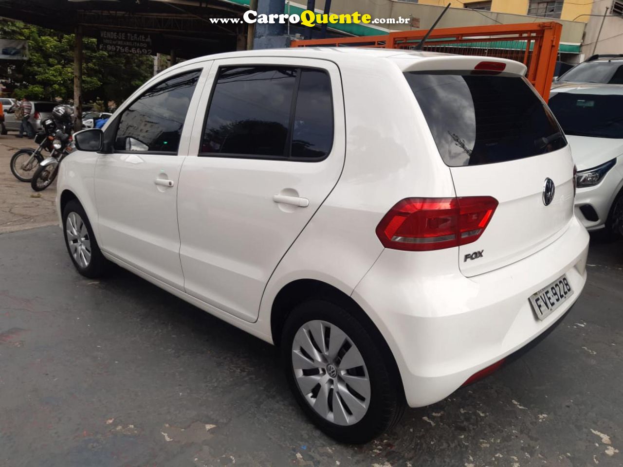VOLKSWAGEN   FOX TRENDLINE 1.0 FLEX 8V 5P   BRANCO 2015 1.0 FLEX - Loja