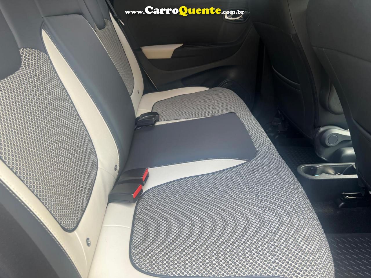 RENAULT   CAPTUR INTENSE 1.6 16V FLEX 5P AUT.   PRATA 2019 1.6 FLEX - Loja